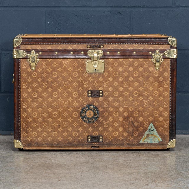 Antique French Hat Trunk in Woven Canvas, 1896 For Sale - Image 3 of 18