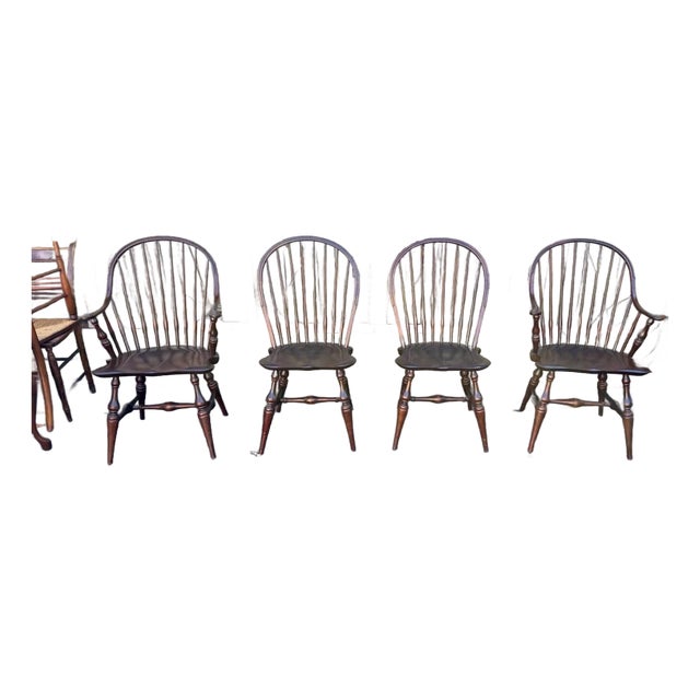 Set of 4 Early American Style Comback Windsor Chairs For Sale