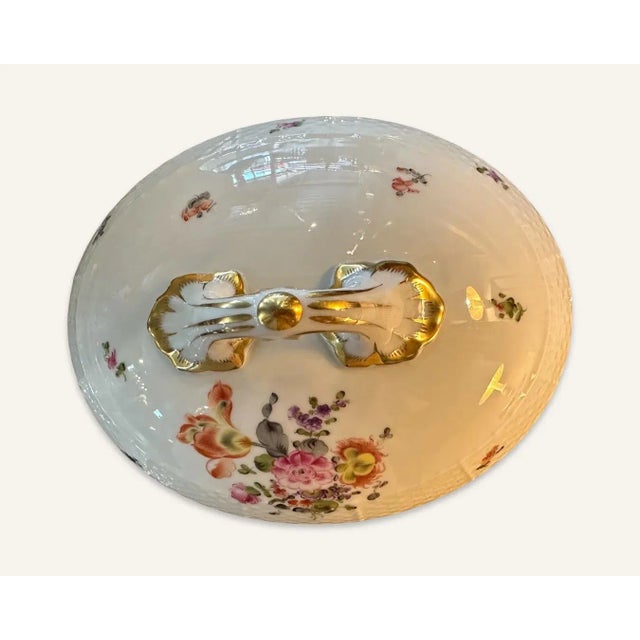 Herend Vintage Herend Tureen With Hand-Painted Floral Decoration and Imprinted Basket-Weave Trim For Sale - Image 4 of 12