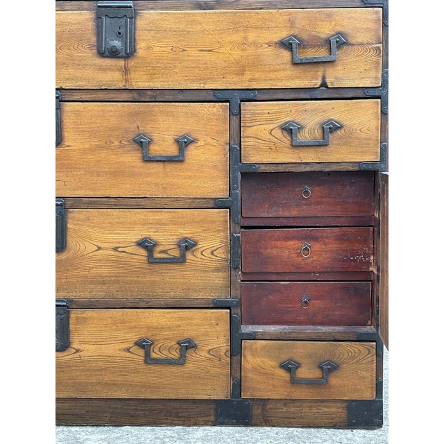 Antique Meiji Japanese Keyaki Merchant Tansu Chest, 1880 For Sale - Image 14 of 16