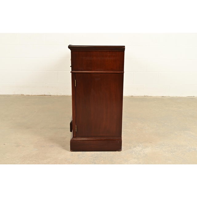 Stickley Georgian Banded Flame Mahogany Sideboard, Credenza, or Bar Cabinet For Sale - Image 12 of 14