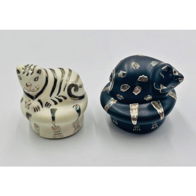 Emilia Castillo 1980s Pure Silver & Porcelain Cat Salt and Pepper Set by Emilia Castillo For Sale - Image 4 of 18