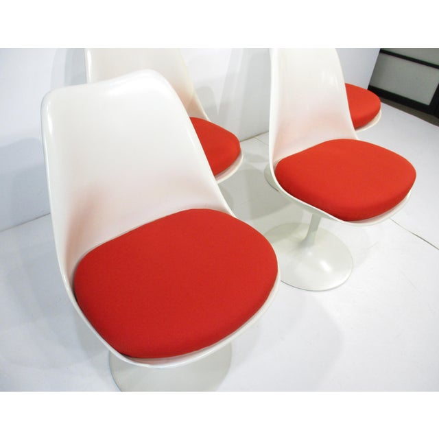 Knoll Early 42" Saarinen Tulip Dining Set With 4 Chairs by Knoll For Sale - Image 4 of 18