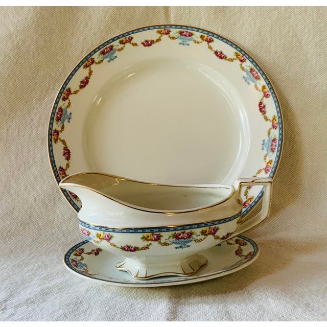 White 1920s English Bone China Gravy Boat and Round Chop Plate - 3pcs For Sale - Image 8 of 17