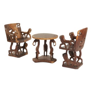 20th Century Fon Dignitary Monoxyl Carved Wood Armchairs and Table Set, Benin, 1954, Set of 3 For Sale
