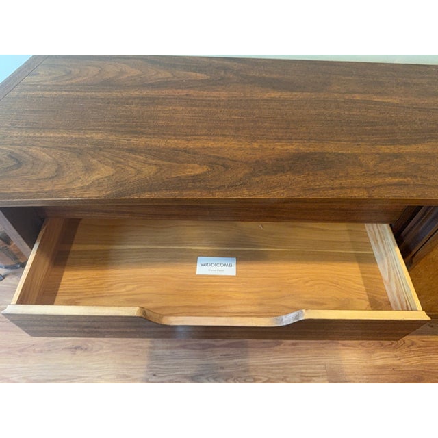 Mid-Century Modern 1960s Mid-Century Widdicomb Walnut Credenza/China Cabinet For Sale - Image 3 of 11