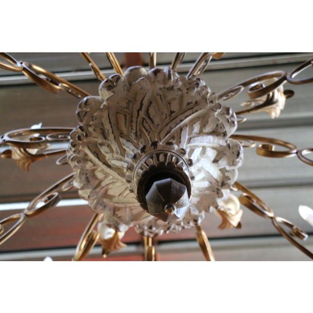 1970s Italian 18-Light Carved Wood & Gilt Metal Chandelier For Sale - Image 12 of 18