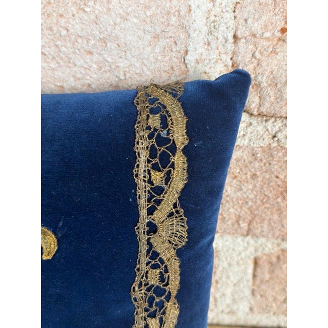 Ink Blue Pair of French Sapphire Velvet Pillows With 19th Century Gold Metallic Appliques For Sale - Image 8 of 11