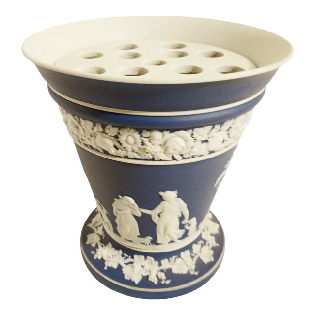 Pristine Vintage Wedgewood Cobalt Blue Jasperware Trumpet Frog Vase Circa 1969 For Sale