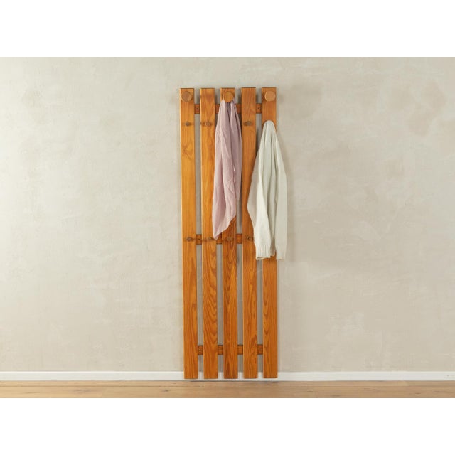 Coat rack from the 1980s made of pine wood with 13 solid wood hooks. Quality features: -very good workmanship -high...