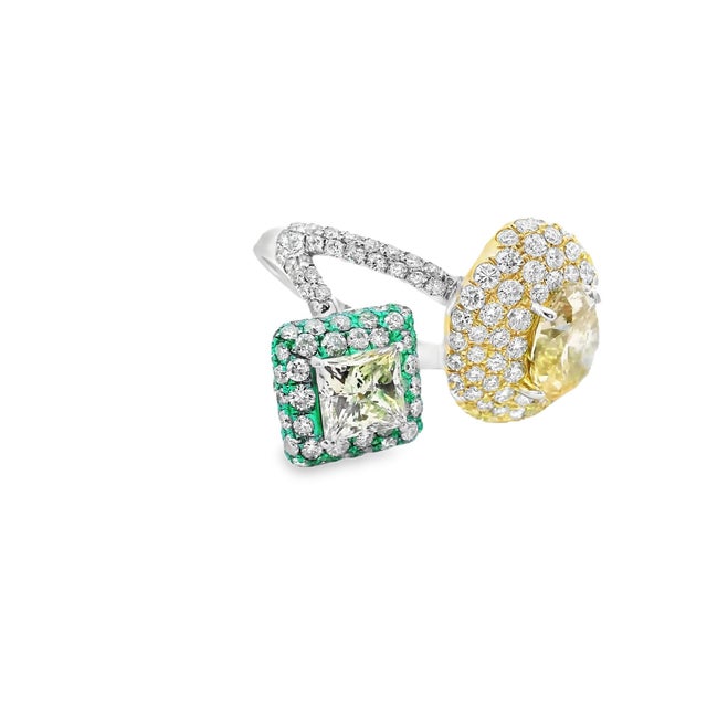 Contemporary Oval & Princess Diamond 18k White Gold Ring Size 6.25 For Sale - Image 3 of 4