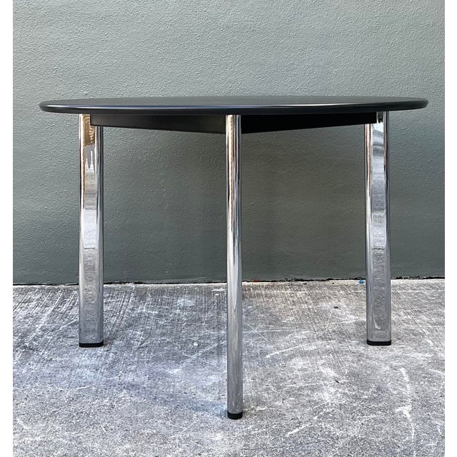 This iconic dining table, designed by Joseph Durso for Knoll International, is a masterclass in minimalist design and the...
