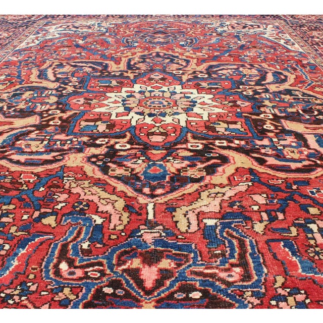 1950s Semi-Vintage Heriz Rug- 9′6″ × 13′3″ For Sale - Image 10 of 13