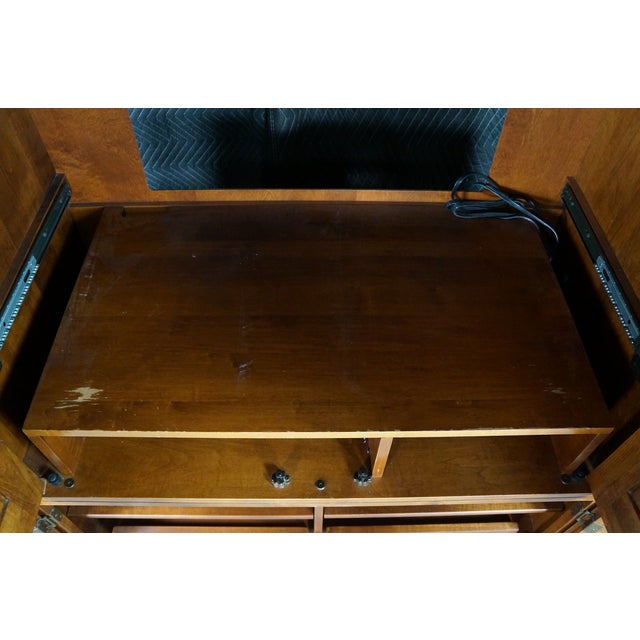 Late 20th Century Ethan Allen Country Crossing Maple Tv Media Entertainment Cabinet 17-9700 For Sale - Image 15 of 18
