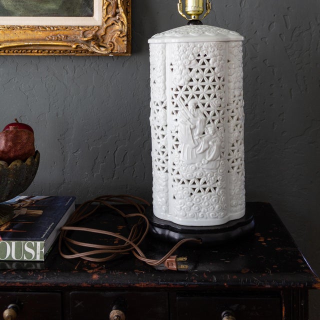 1960s Pierced Porcelain Blanc De Chine Quatrefoil Lamp on Black Base For Sale - Image 9 of 18