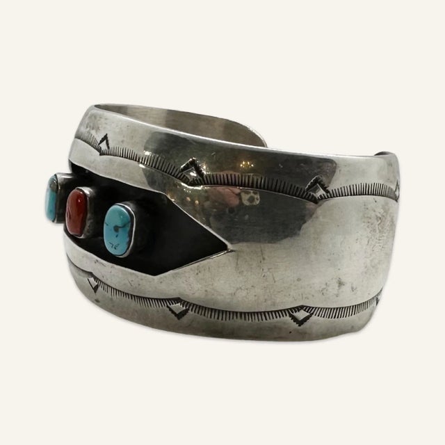 Native American Mid 20th Century American Indian Silver Cuff Bracelet With Inset Turquoise and Coral For Sale - Image 3 of 4