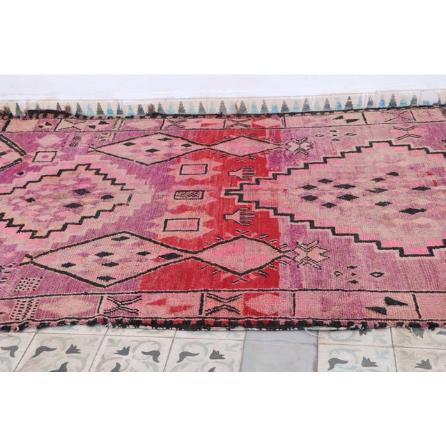 Boujad Vintage Moroccan Rug, 5'9" x 9'3" feet / 174 x 283 cm Chairish