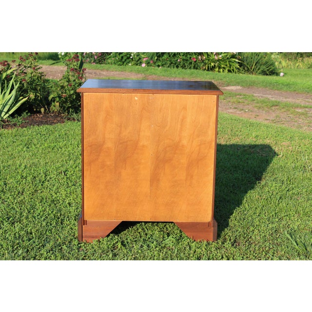 Henkel Harris Henkel-Harris Mahogany Nightstands—A Pair For Sale - Image 4 of 18