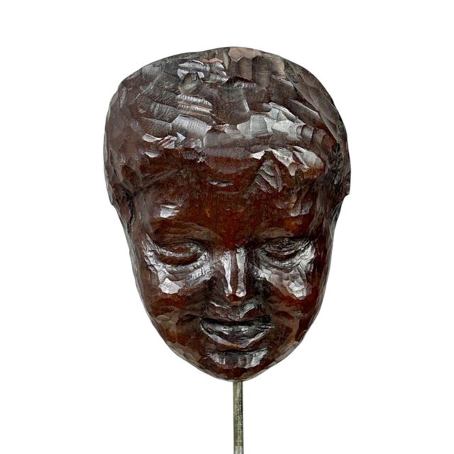 Male Face Sculpture on Stand, in Good conditions. Designed 1920 to 1949