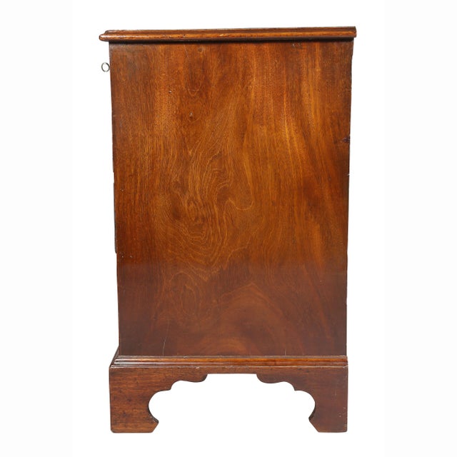 George III Mahogany Bachelors Chest of Drawers For Sale - Image 9 of 11