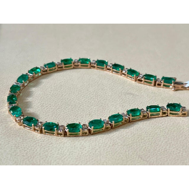 Emerald 12 Ct Natural Brazilian Emerald and Diamond Tennis Bracelet 14 Karat WHITE Gold For Sale - Image 8 of 18