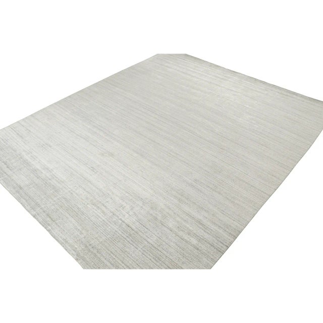 This contemporary 12x15 textural rug is a grand new entry to Rug & Kilim’s Texture of Color Collection. Connoisseurs will...