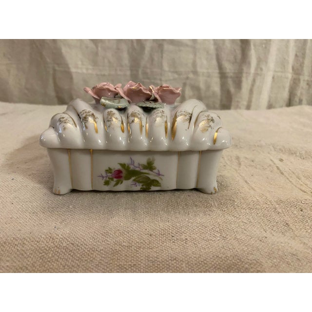 1960s Vintage Porcelain Frosted Flowers White Gilded Trinket Box For Sale - Image 4 of 12