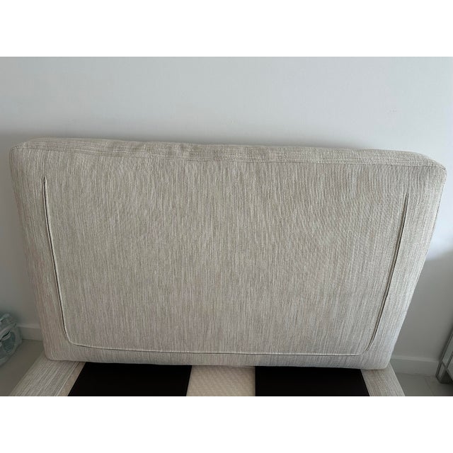 “Flexform Groundpiece Sectional Sofa Module – Off-White Linen, Italian Design” For Sale In Miami - Image 6 of 8