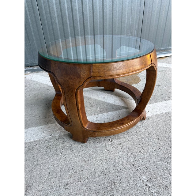 1960s Vintage Thomasville Sculptural Round Walnut Coffee Table With Glass Top For Sale - Image 5 of 7