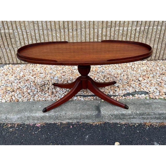 Early 20th Century Oval Federal Duncan Phyfe Style Pedestal Mahogany