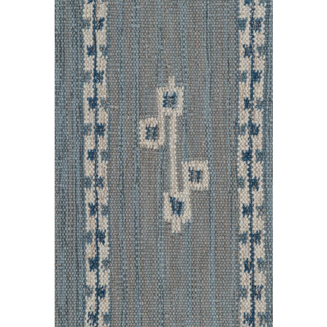 Mid-Century Modern Selby Rug by Celerie Kemble for Chairish in Blue & Mushroom, 3'x8' For Sale - Image 3 of 8