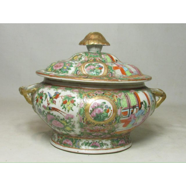 Asian Style 1900s Chinese Export Rose Medallion Porcelain Tureen For Sale - Image 4 of 17