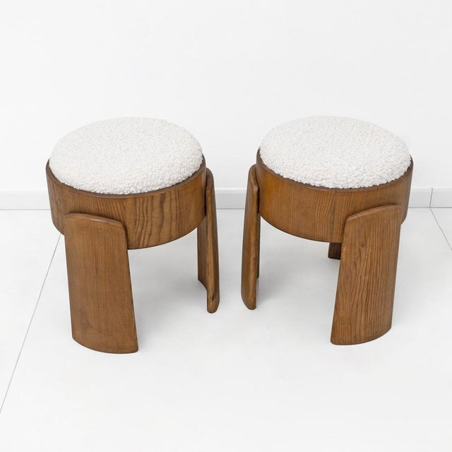 Mid-Century Modern Art Deco Ash Wood Stools in White Bouclé, 2000, Set of 2 For Sale - Image 3 of 8