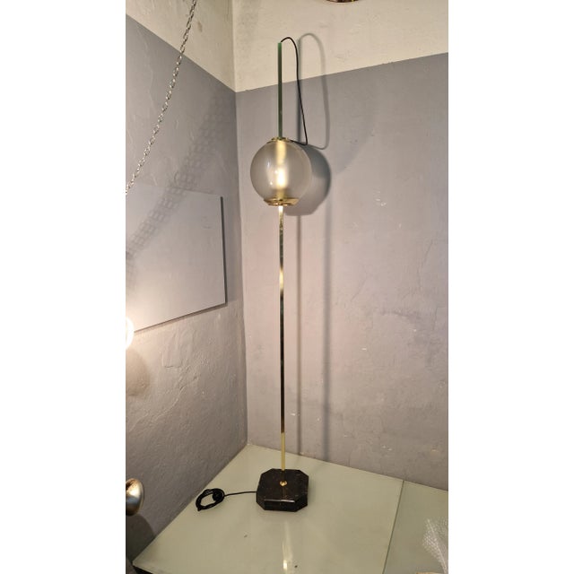 Mid-Century Modern Brass Model Balloon LTE10 Floor Lamp with Beige Base by Luigi Caccia Dominioni for Azucena, 1990s For Sale - Image 3 of 14