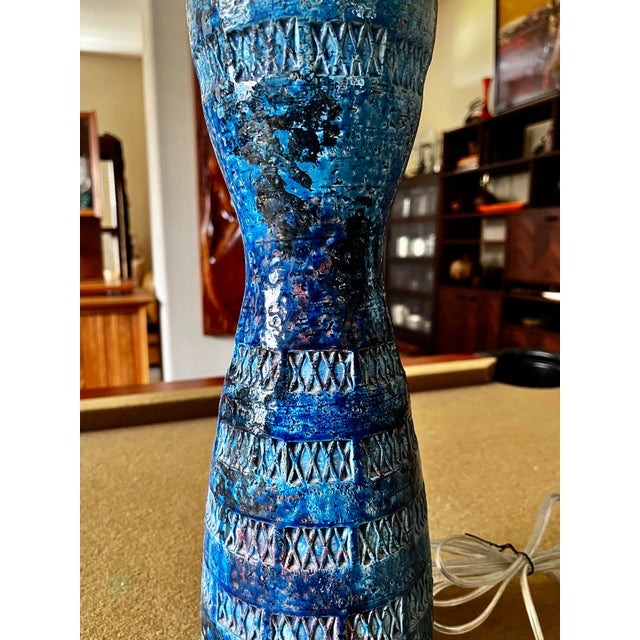 1960s 1960s Mid Century Modern Bitossi Table Lamp in Rimini Blue - Aldo Londi for Bitossi For Sale - Image 5 of 12