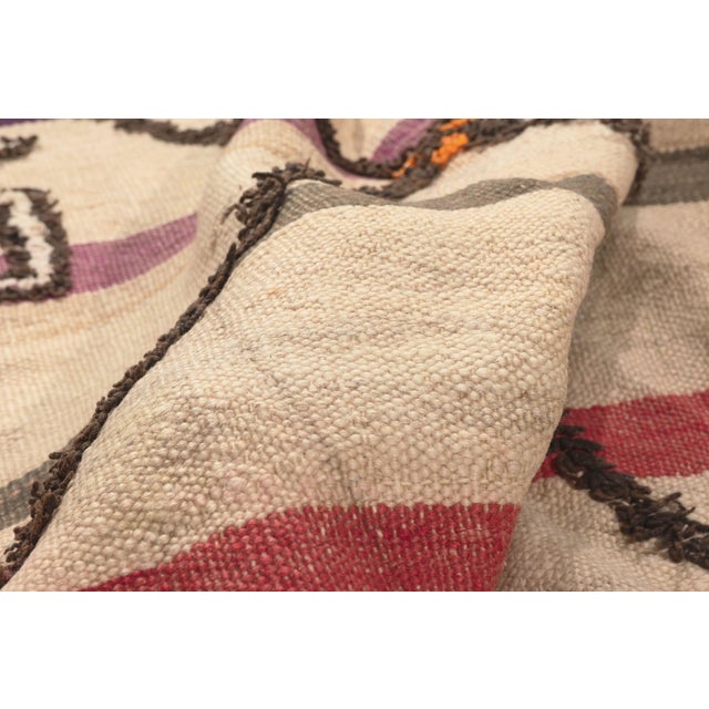 Vintage Taznakht Glaoui Moroccan Rug, 05'04 X 10'08 For Sale In Dallas - Image 6 of 10