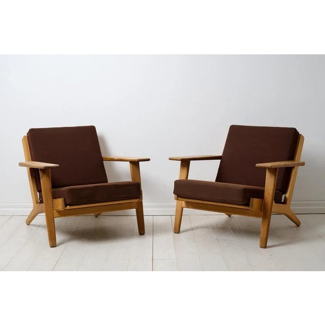 Vintage hans j. Wegner armchairs model ge-290 for getama gedsted, denmark. The armchairs are a mid century classic by one...