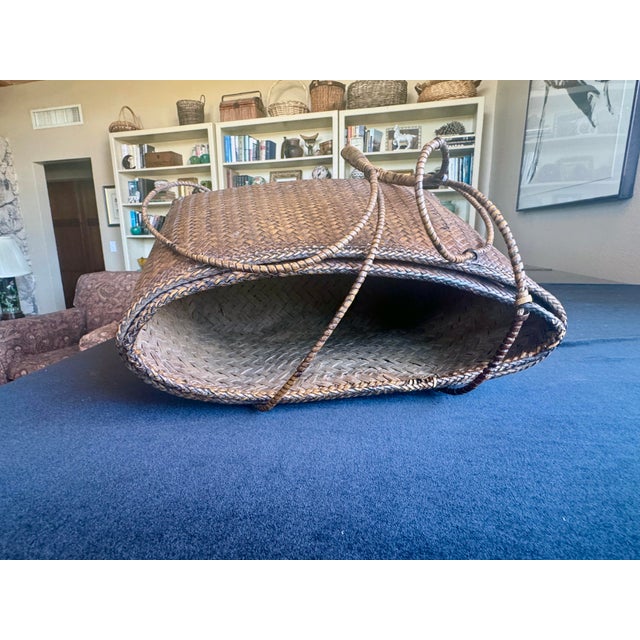 Antique Philippine Hand-Woven Rattan Grain Basket With Wooden Base For Sale In Palm Springs - Image 6 of 9