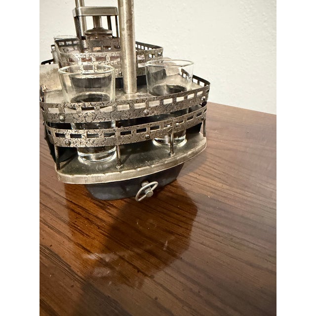 Mid 20th Century Vintage Natchez Mississippi Riverboat Musical Drink Caddy With Decanter & 6 Shot Glasses For Sale - Image 5 of 12