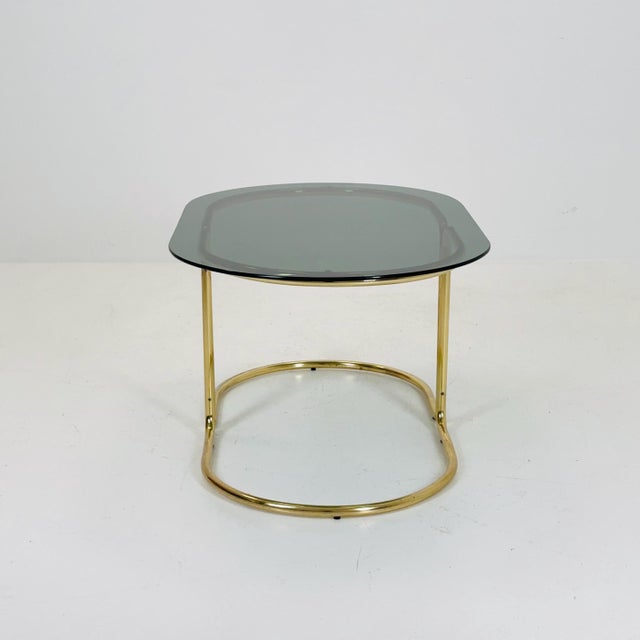 This vintage coffee table has a mid-century modern design, l from the 1960s, Italy. Its elegant, minimalistic form, with a...