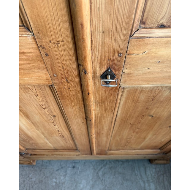 Antique Linen Cupboard in Pine For Sale - Image 10 of 15
