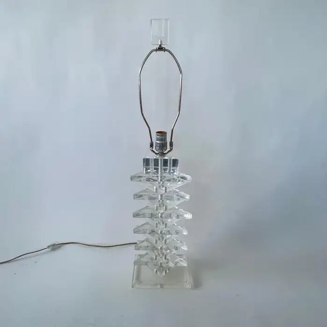 Transparent Pair of Mid Century Karl Springer Style Stacked Triangular Lucite Lamps, 1970's For Sale - Image 8 of 14