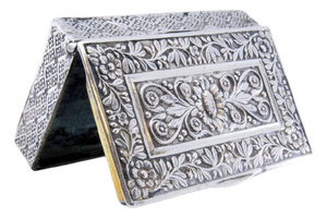 Silver Snuff Box with Engraved Flowers and Branches and Hinged Lid