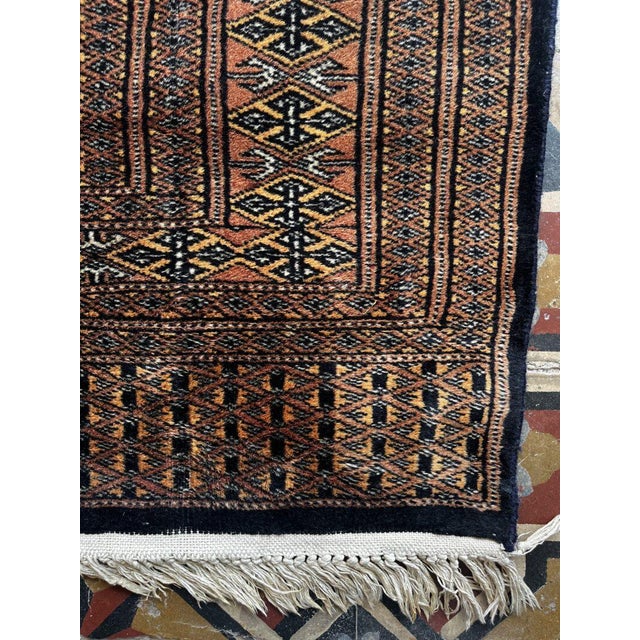 Textile Hand-Knotted Persian Rug in Wool For Sale - Image 7 of 9