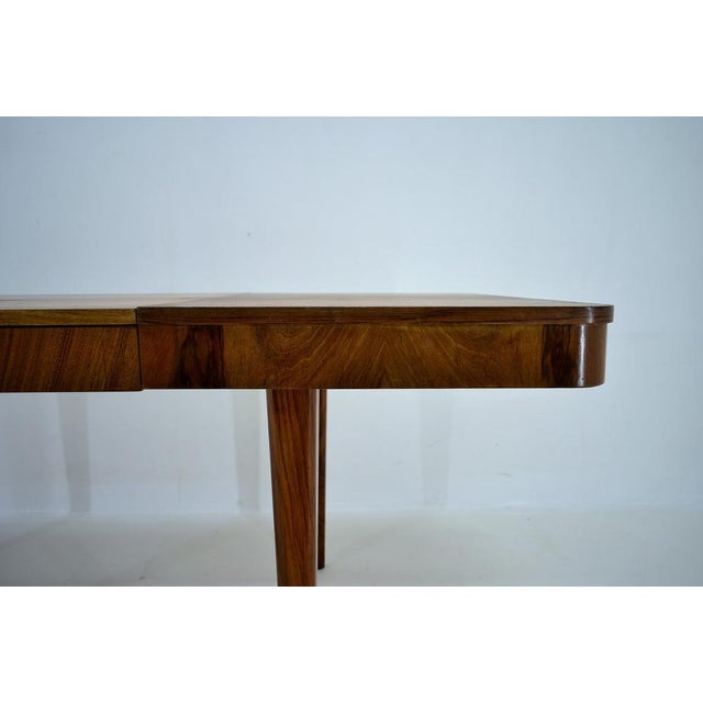 Czechoslovakian Extendable Dining Table in Walnut by Jindrich Halabala, 1940s For Sale - Image 9 of 18