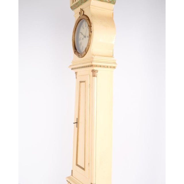 White Painted Frøken Clock with Decorative Details, Bornholm, 1790s For Sale - Image 11 of 15