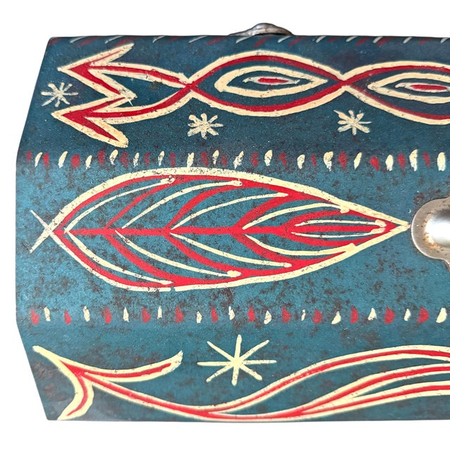 Vintage American Folk Art Toolbox For Sale - Image 13 of 18