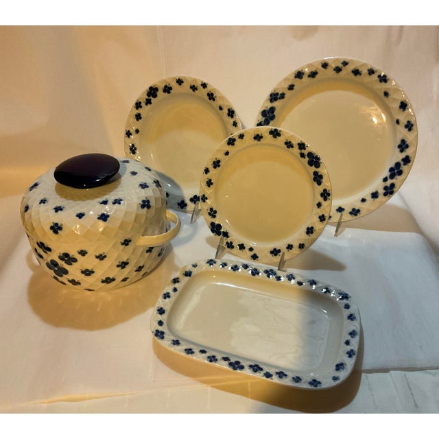 New 1980s 58 Pieces European Dinner Set Diamond Shape Rim With Bleu Decoration by Rosenthal For Sale - Image 10 of 18