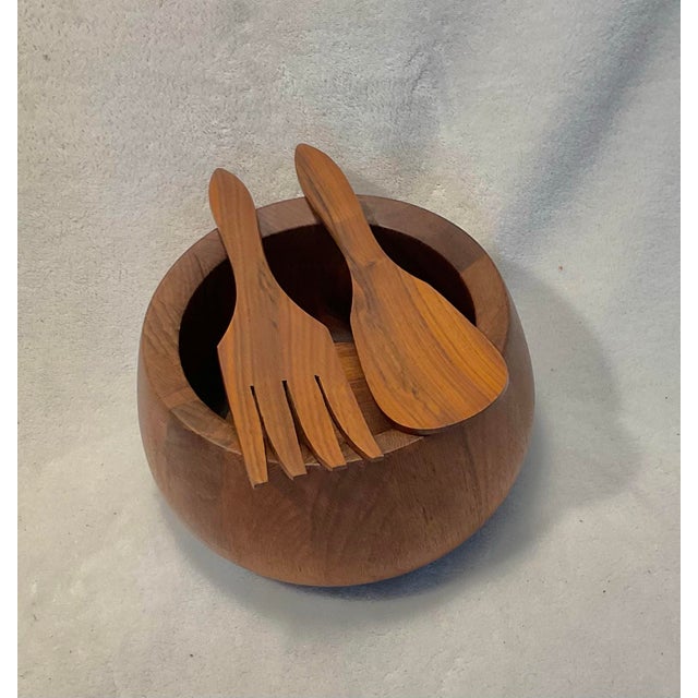 Dansk International Designs Ltd Malaysia Salad Bowl With Serving Utensils For Sale In Greenville, SC - Image 6 of 11