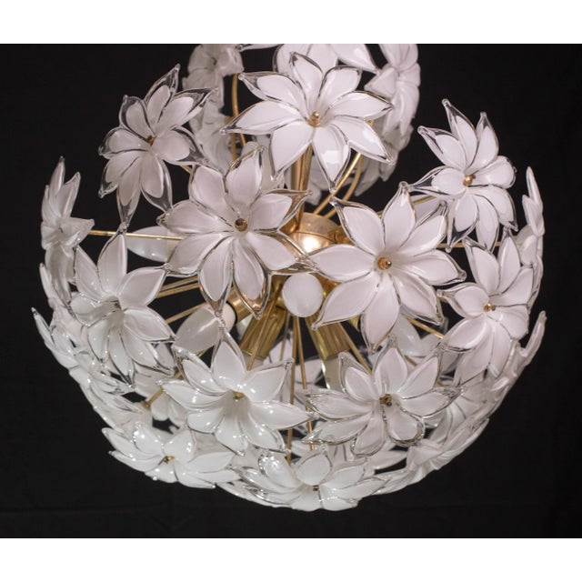 Murano Sputnik White Flowers Chandelier, 1980s For Sale - Image 6 of 10